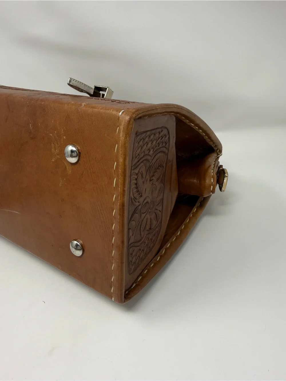 ❣️VINTAGE American West hand-tooled leather satchel